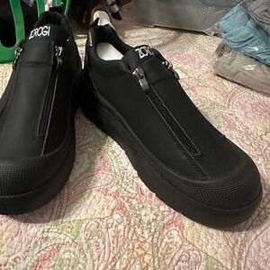 Zorogi Mens Black Water Resistant Shoes.